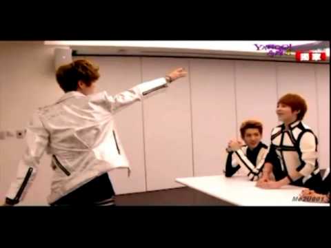121119 Luhan performing telekinesis on Xiumin