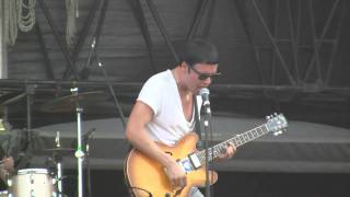 The Cribs- &quot;Ignore the Ignorant&quot; (HD) Live at Lollapalooza on August 8, 2010