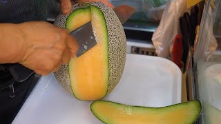Намдэмун мастер нарезать три вида аккуратных фруктов (арбуз, ананас, дыня)
