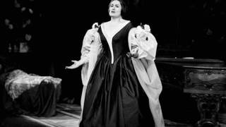 Joan Sutherland sings 'Par le rang... Salut à la France!', Covent Garden, 1966