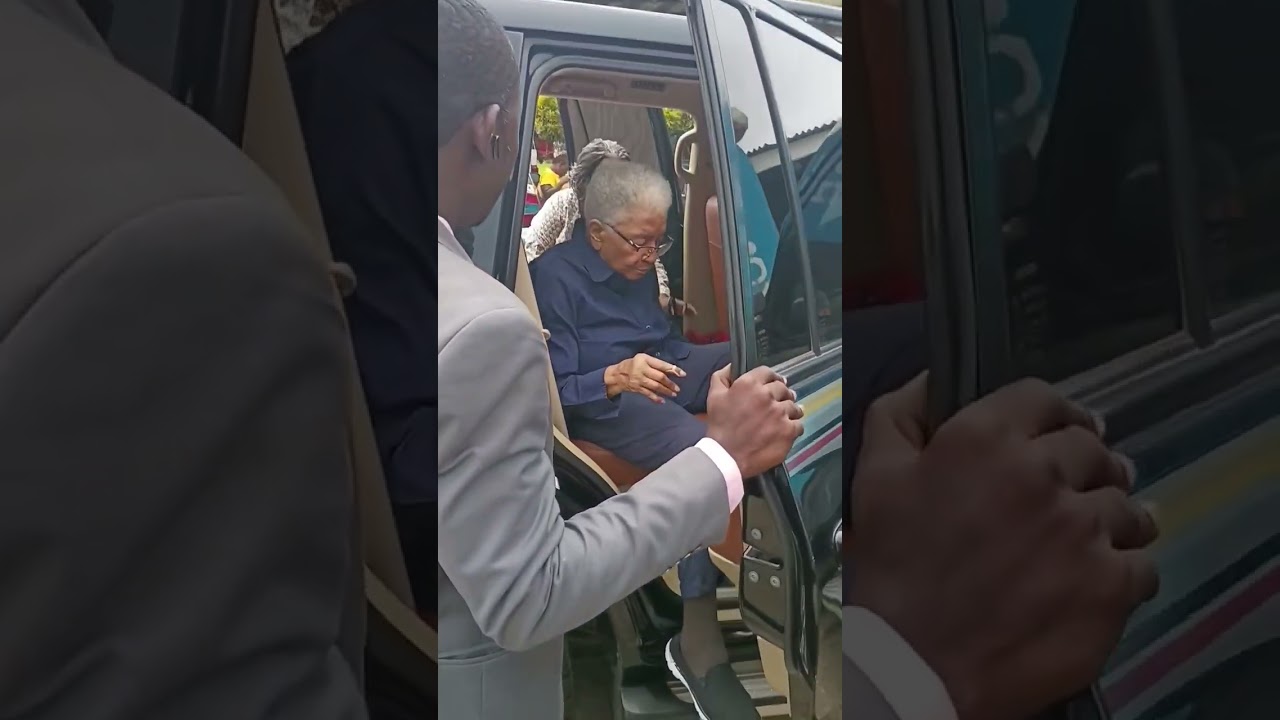 Former President Ellen Johnson Sirleaf Shows Up at ELWA Hospital During Workers’ Protest 