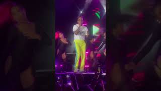 Escapate conmigo - Ozuna LIVE