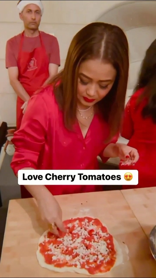 #nehakakkar made her first pizza and it turned out to be a scrumptious one ? #filmykalakar