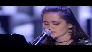 Video voorbeeld van "Jasmine Thompson - Mad World (Duet with Federica at Amici16)"