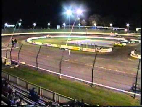 Sesco Racing Engines midget/speedcar sesco v4 - YouTube