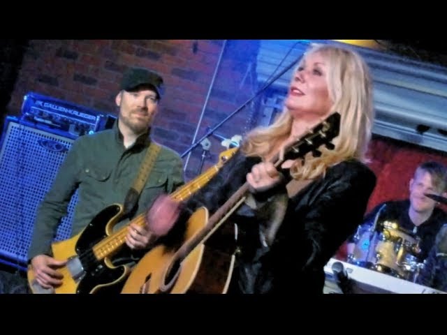 Nancy Wilson joins Nuno Bettencourt u0026 Friends at Soundcheck Live in Hollywood class=