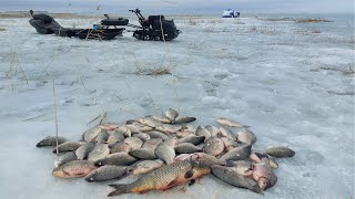 ВЕСЕННЯЯ РЫБАЛКА С НОЧЕВОЙ УДАЛАСЬ! САЗАН, КАРАСЬ НА МОРМЫШКУ