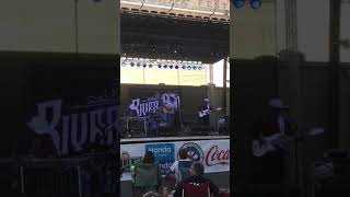 Mr Cant Do Right Live