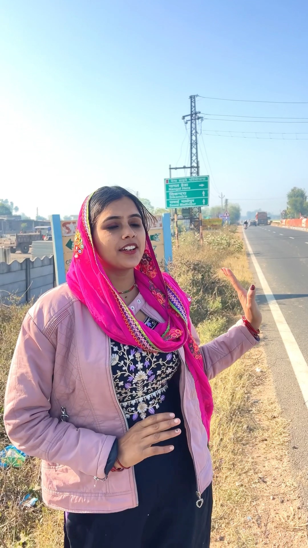 यहाँ पर जा रही हूँ #meenu #trending #ytshorts