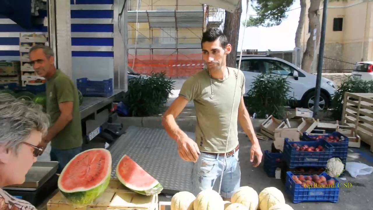 AL MERCATINO  DI VIESTE