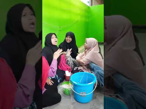 [ TikTok ] Tipe-tipe Santri Putri Antri Mandi