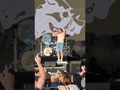 Bilmuri Plays "Always Let You Down" And The Crowd Goes Insane