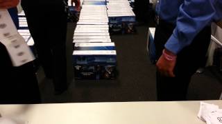 HOW best buy HANDLED thousands of ps4 sales on one night : 1 at a time