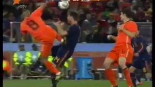 Holland player kung fu kicks Spain player ( Netherlands vs Spain ) Wc 2010 Final