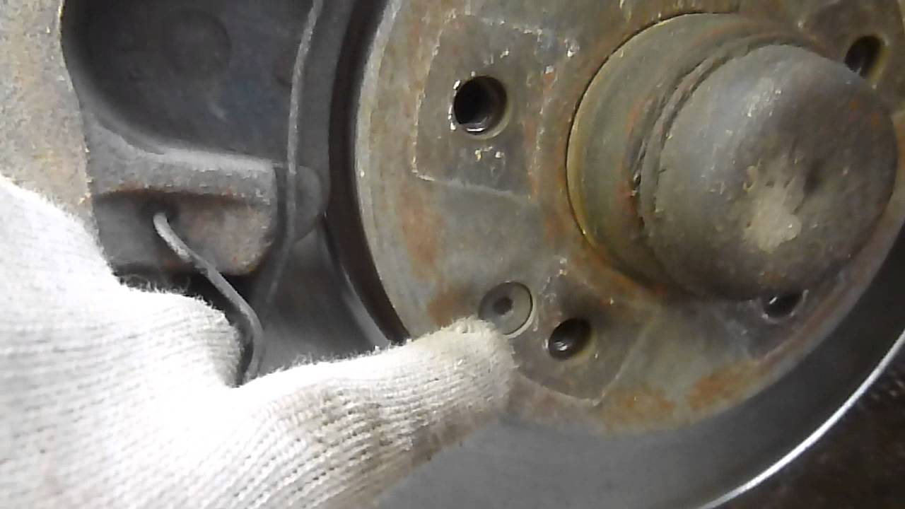 Замена переднего тормозного диска w210 - YouTube