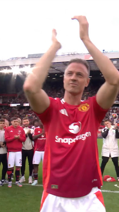 Jonny Evans Says Goodbye To Old Trafford ❤️