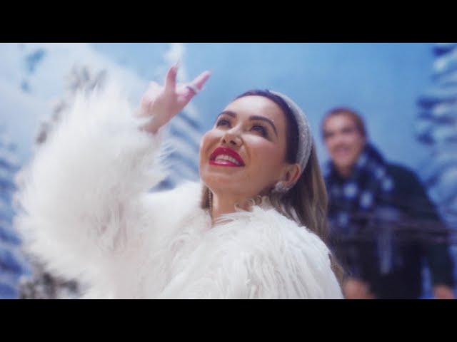Ver Chiquis - "Jingle Bells (Vamos all the Way)" presented by Chispa no YouTube Ver Chiquis - "Jingle Bells (Vamos all the Way)" presented by Chispa no YouTube