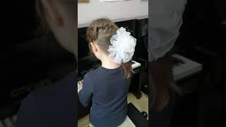 Моцарт Менуэт Савина Даша и Пензена Аня Перед экзаменом