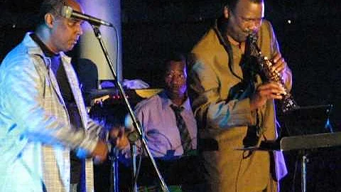 Ronnie Laws and Phil Ingram   I Can't Make You Lov...