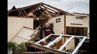 Tornado leaves trail of devastation in suburban Chicago
