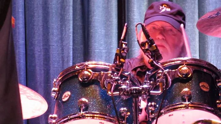 Polk Salad Annie with Ronnie Tutt on Drums - Elvis...