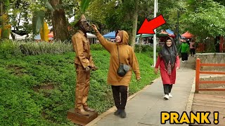 Human Statue Prank. People Getting Scared!