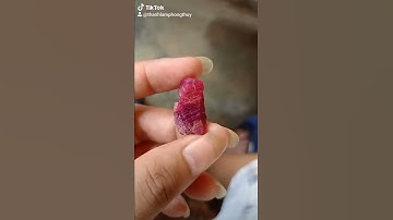 Tinh thể ruby lục yên lên mặt dây chuyền