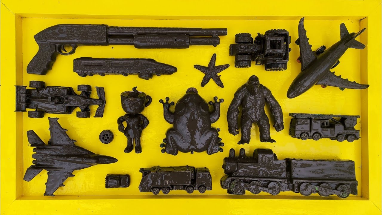 Membersihkan mainan mobil mobilan, mobil balap, mobil monster, pesawat, excavator, bus,truk anomali.