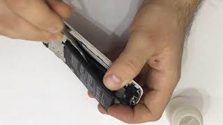 Как безопасно демонтировать аккумулятор смартфона