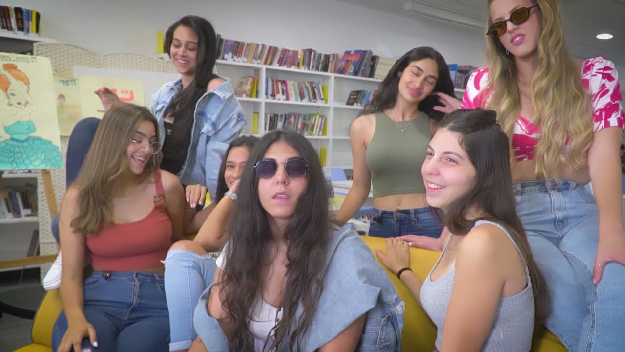 מחזור ח תיכון רמון שיר שמינסטים - חוף החשמל