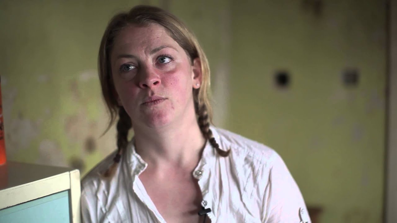 Britain's Worst Kitchen - One Lucky Family Get a New Kitchen!