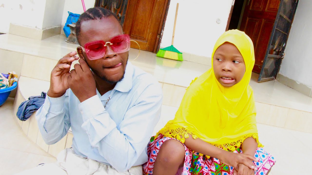 USIVAE HIVI MBELE YA MTOTO, UTAJUTA MILELE (@asmacomedian9021 )