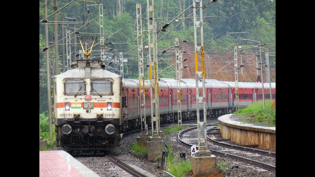 22816 ERNAKULAM JN-BILASPUR SF EXPRESS LHBV6 SOUNDS - YouTube