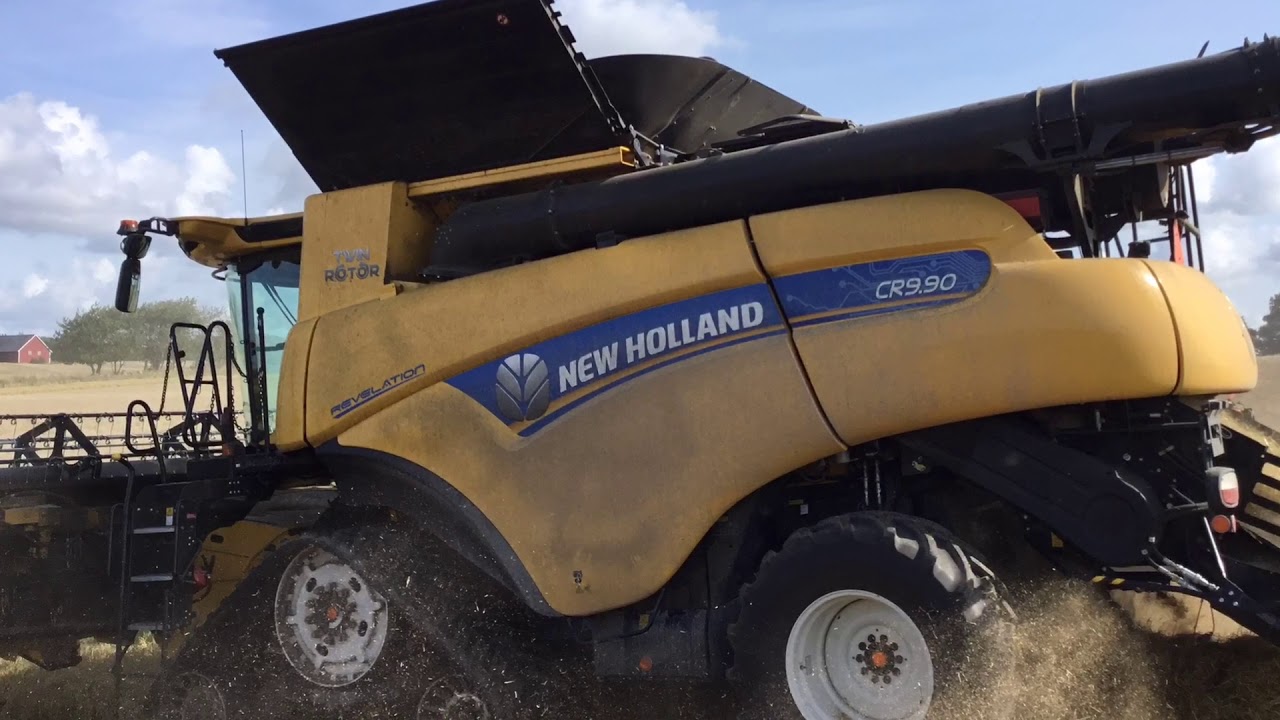 tractor tires 2 nya CR9.90 tröskor med IntelliSense skördar i Skåne