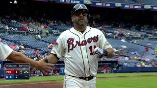 PHI@ATL: Simmons collects an RBI walk