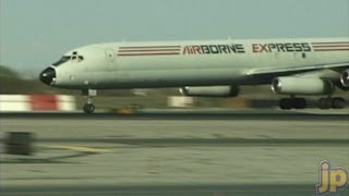 Bad nose wheel landing - DC8 at JFK