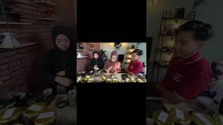 Briefing di Sangrai Coffee Roastery sambil ngopi bareng.
