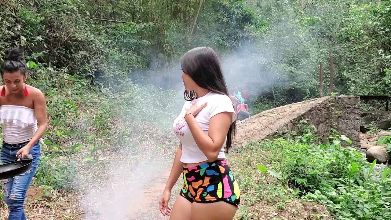 Haciendo una sopa de gallina India en el río 🥰🤤 | Que belleza