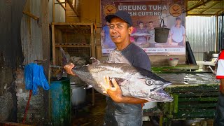 MOST EXPENSIVE AND DELICIOUS BLUEFIN TUNA FISH CUTTING IN FISH MARKET || FISH CUTTING SKILLS