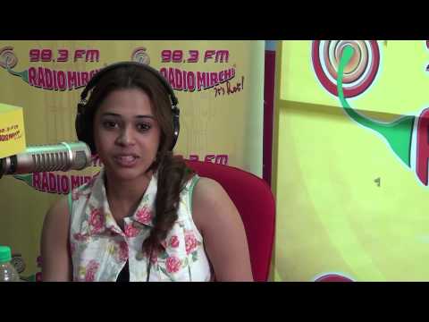 Catch Shalmali Kholgade UNPLUGGED for the FIRST TIME at the Radio Mirchi Studio