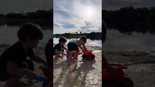 Gusttavo Lima  Gabriel E Samuel Brincando Na Lama