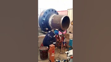 This pipe welding is going on.     #pipeline #welding #viral #short #construction #shorts