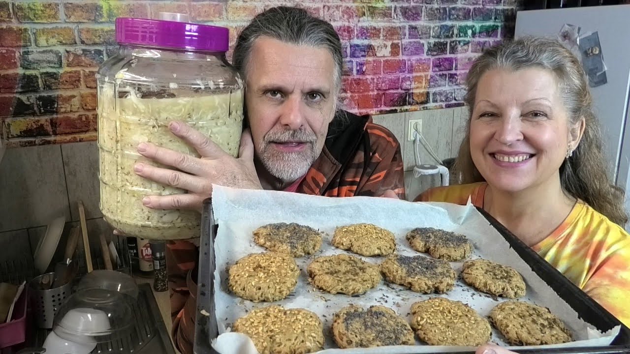 ZELNÉ PLACKY z domácího kysaného zelí - pečené na sucho v troubě - s česnekem a olivovým olejem