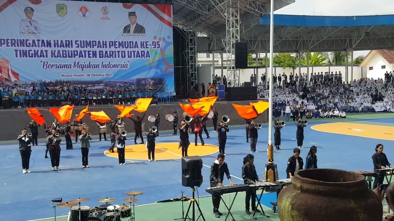 Penampilan marching band Gita Swara Spansa SMPN 1 Muara Teweh