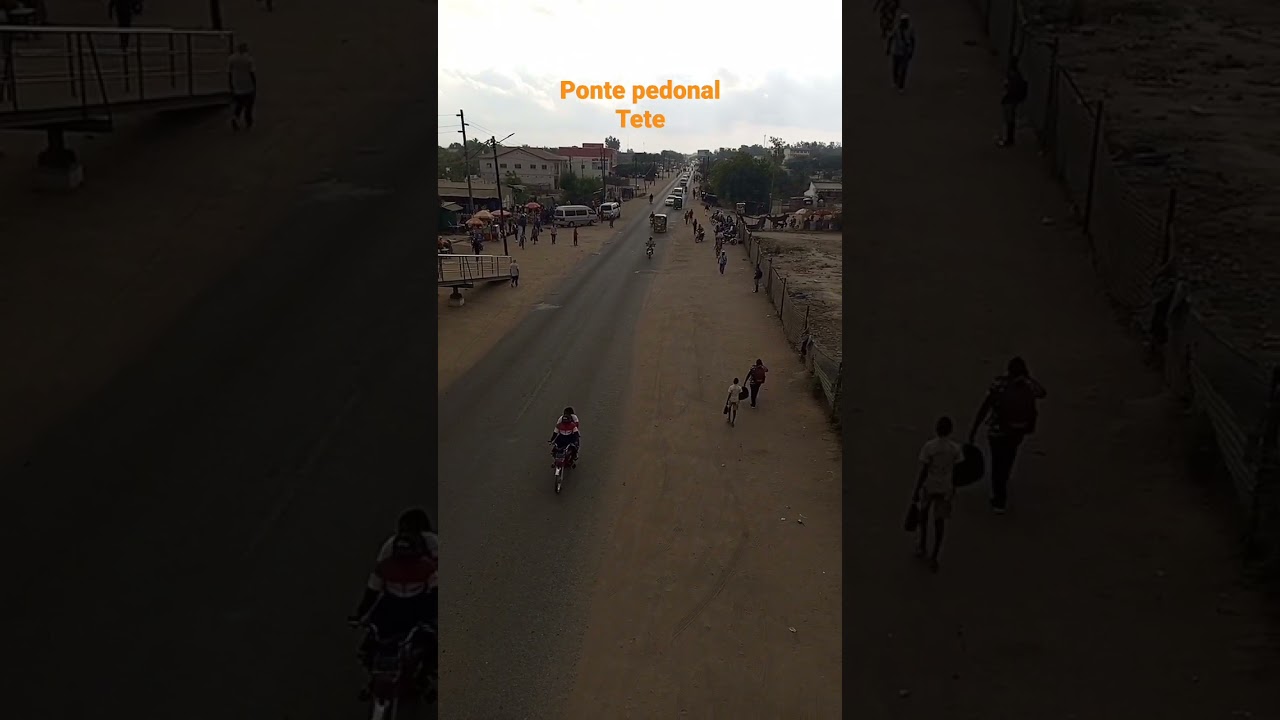 Ponte pedonal na cidade de Tete