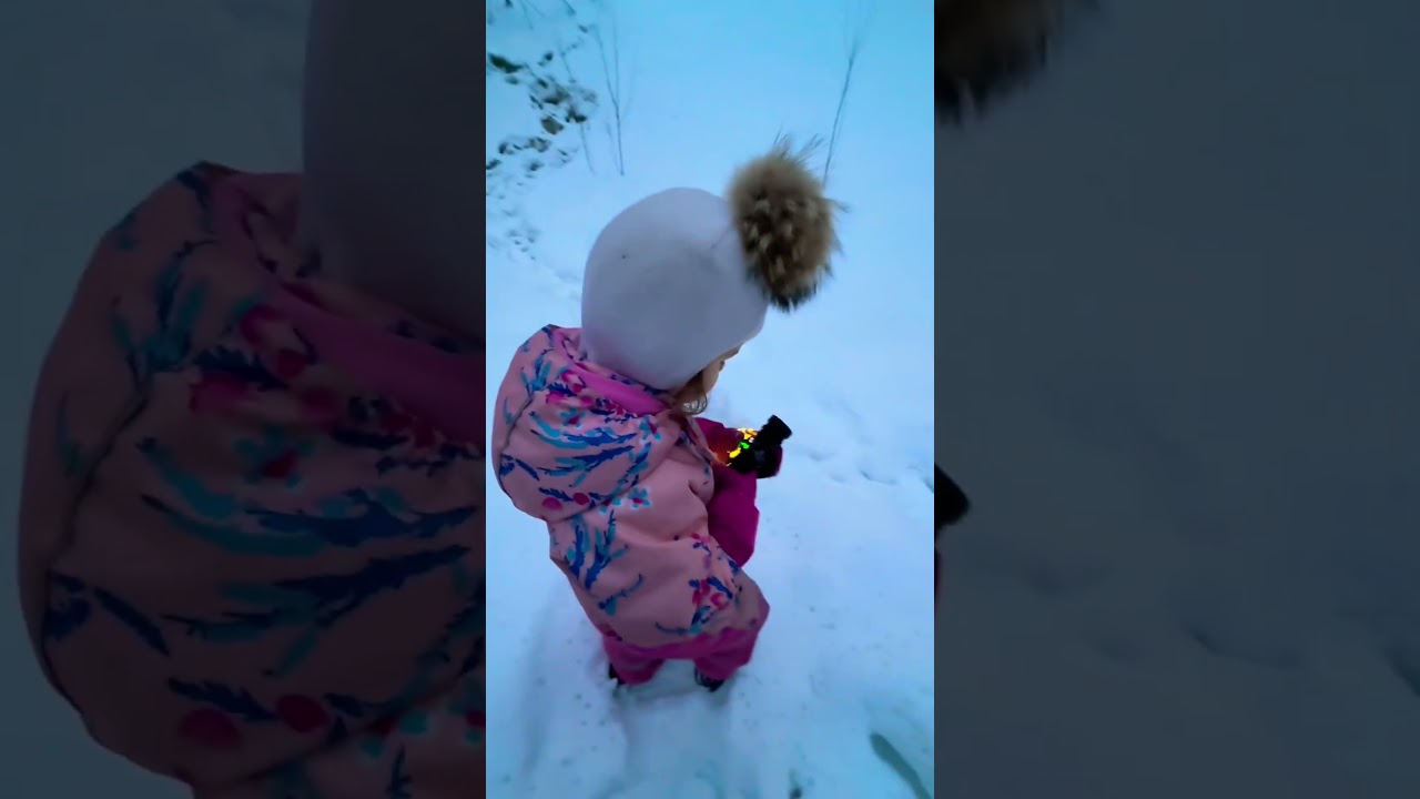 Оказалось она правда не шутит, и отступать было уже поздно, полезли ю по 20-ти метровому сугробу😅