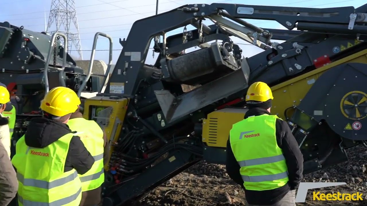Keestrack R2 impact crusher and P3 shredder at demo site in Belgium