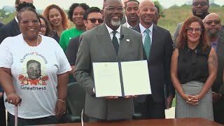 Mayor Johnson issues executive order to regulate Chicago data centers