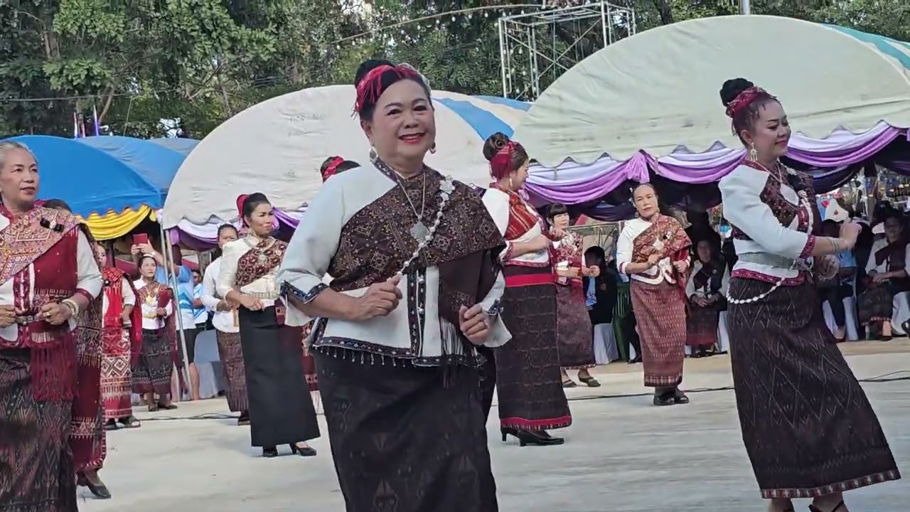 รำพิธีเปิดงานบุญกุ้มข้าวใหญ่ไทสหัสขันธ์