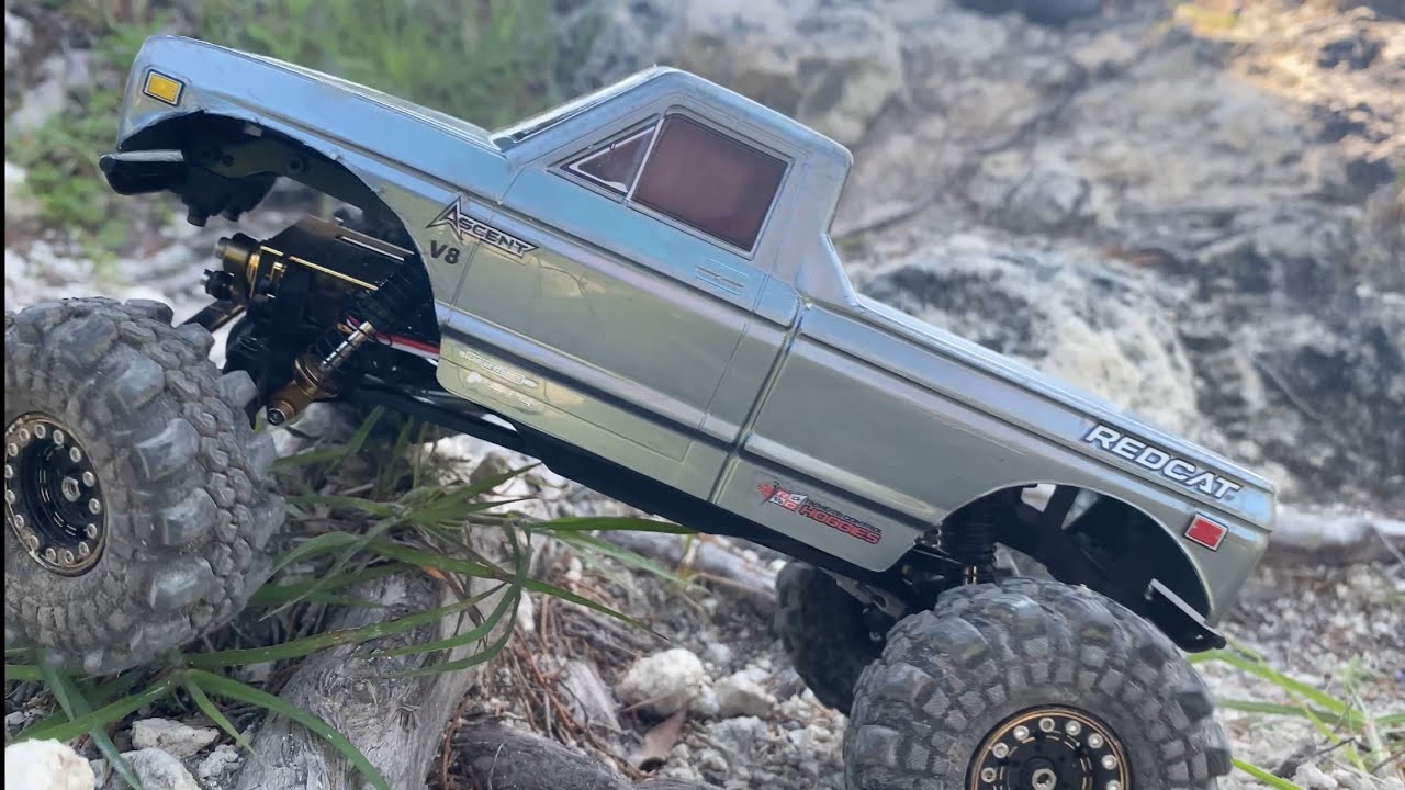 Redcat Ascent 18 gets Reefs brass 99 servo, rock crawling off-road